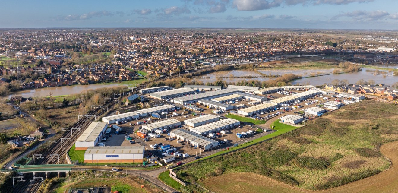 Leyland Trading Estate  - Industrial Unit To Let - Leyland Trading Estate, Wellingborough